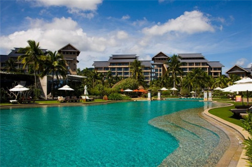 红了的眼眶是什么歌（歌词红了眼眶就忘了过往）