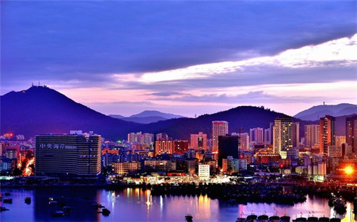 去小景点要带什么（旅游景点需要带什么）